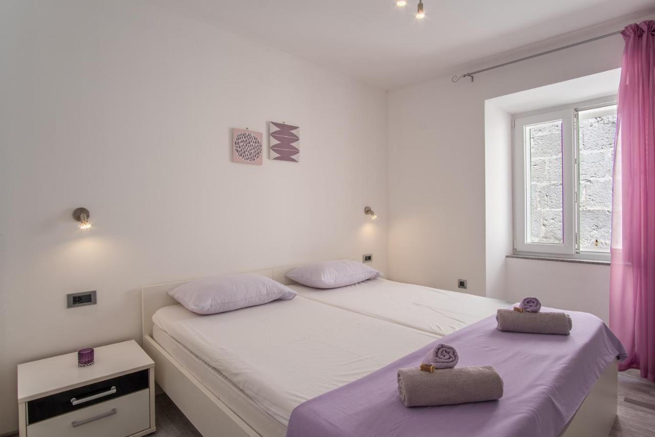 Private Holliday Apartment Pag Town Eksteriør billede